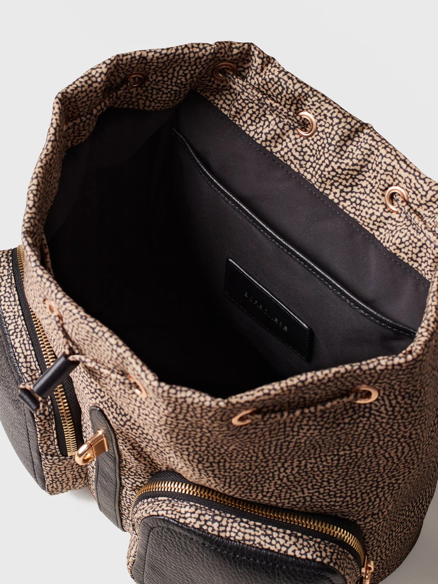 MITTLERER RUCKSACK MIT TASCHEN - Olive