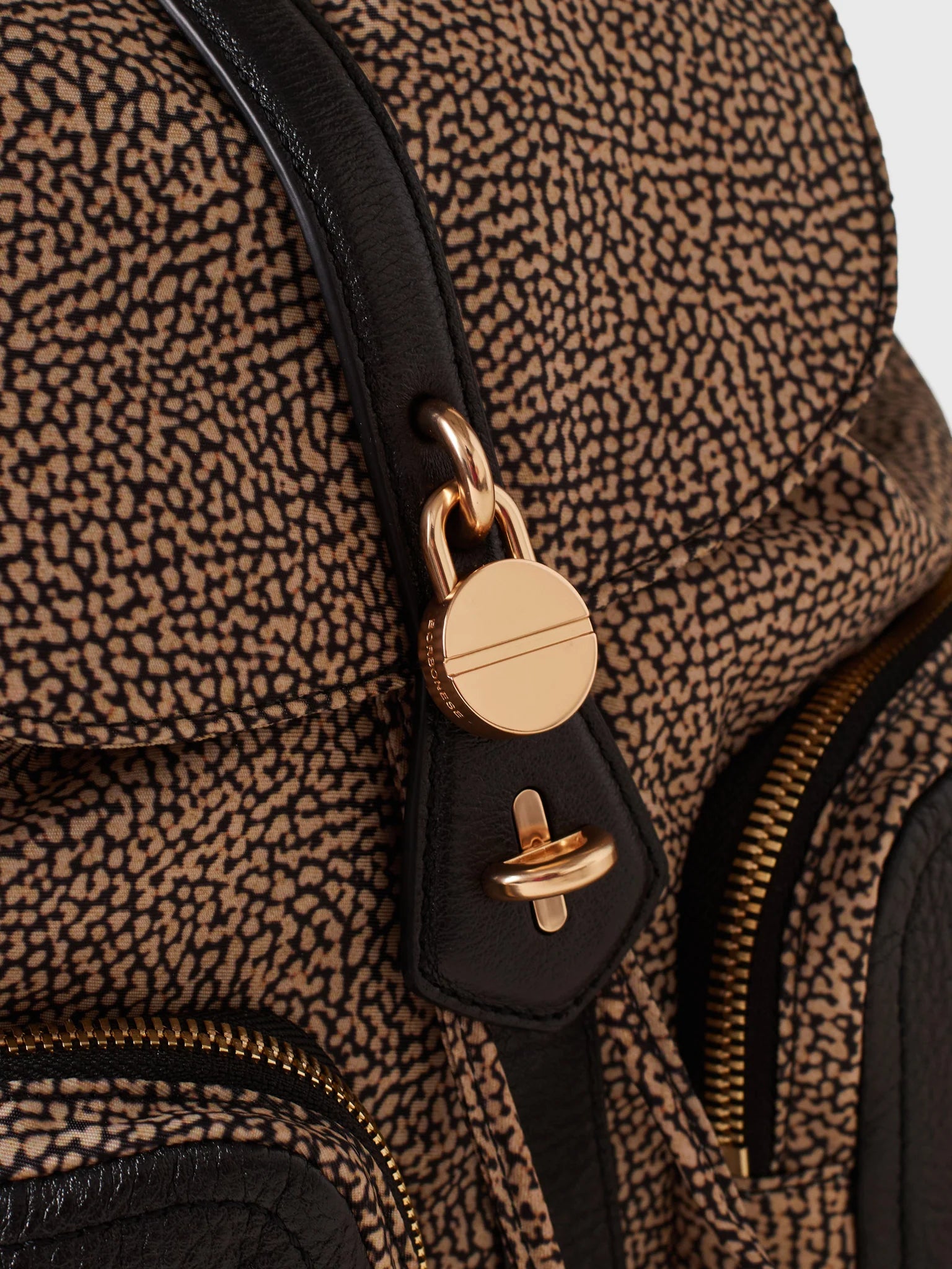 MITTLERER RUCKSACK MIT TASCHEN - Olive